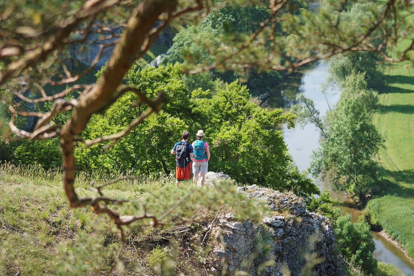 Wanderer auf den 12 Apostel bei Solnhofen