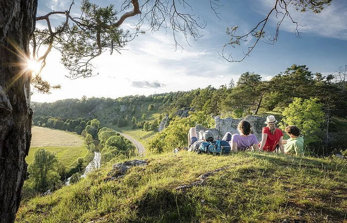 Wanderer bei den 12 Apostel bei Solnhofen